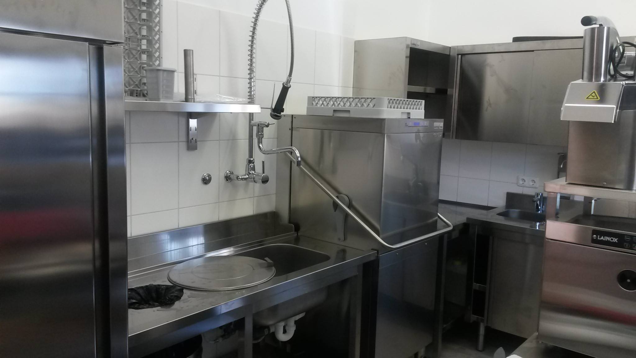 KWC 24.502.166.000 Gastro Wand-Geschirrbrause mit Schwenkauslauf - Einhebelmischer