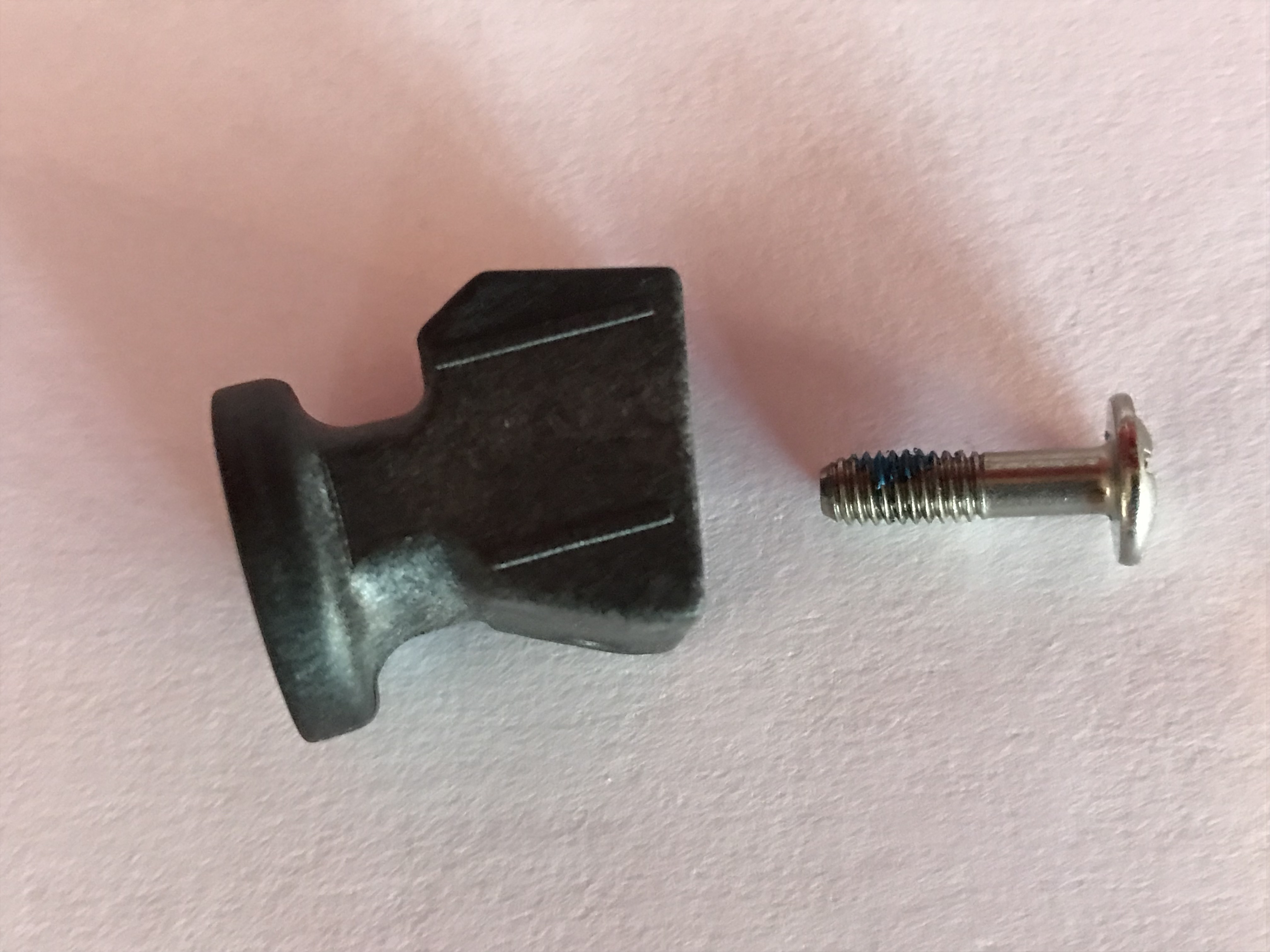 KWC Kunststoff-Einsatz Z.632.240 mit Schraube Z.602.997.700 für Griffhebel an Gastrokartusche 46mm K